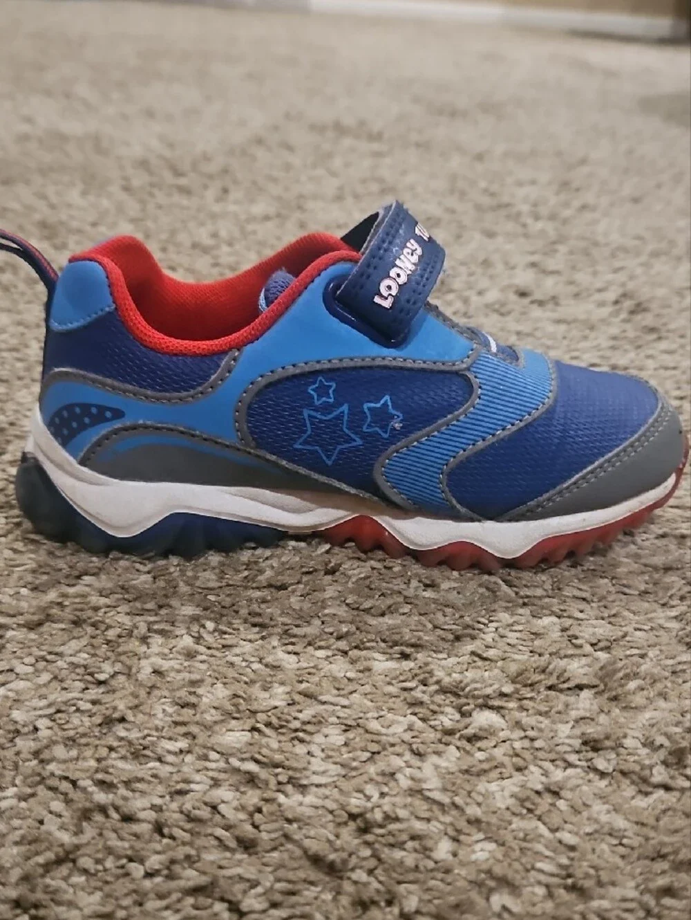 Warner Bros. Looney Tunes Blue & Red Kids Athletic Sneakers Size 11